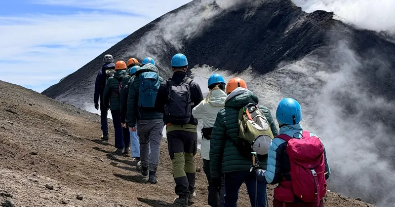 Trekking ai crateri sommitali fino alla Bocca Nuova