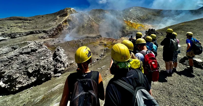 Trekking ai crateri sommitali da Etna Nord